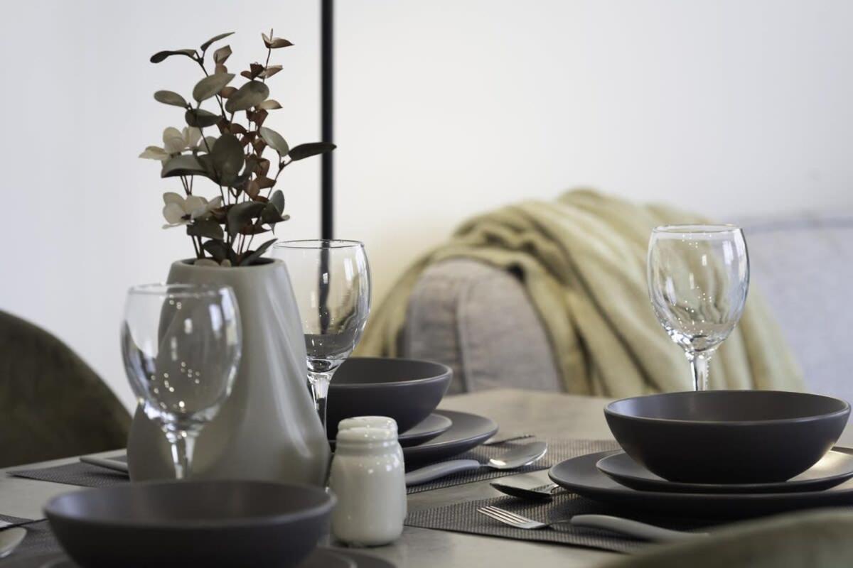 Modern And Bright 2 Bed Apartment In Ashford Ashford  Buitenkant foto